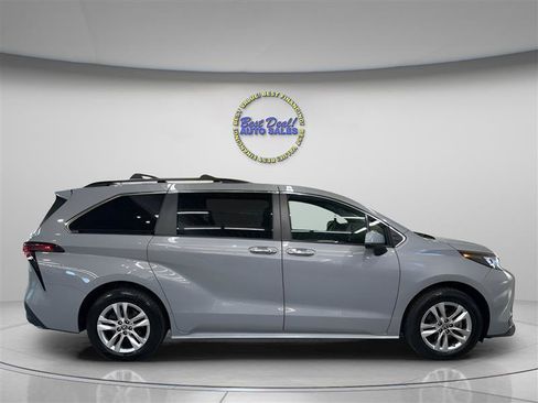 Used 2023 Toyota Sienna XLE Woodland Edition AWD/4WD image 6