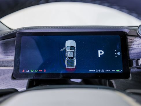 Used 2025 Rivian R1T Adventure image 15