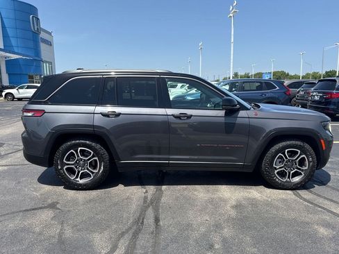 Used 2022 Jeep Grand Cherokee Trailhawk AWD/4WD image 12