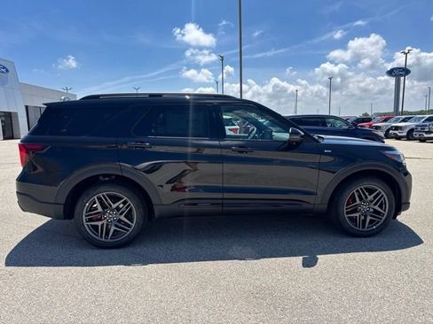 New 2026 Ford Explorer ST-Line w/ ST-Line Street Pack AWD/4WD image 2
