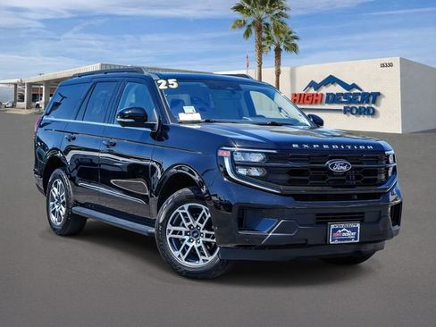 Certified 2025 Ford Expedition Active AWD/4WD image 1