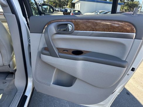 Used 2011 Buick Enclave CXL image 15