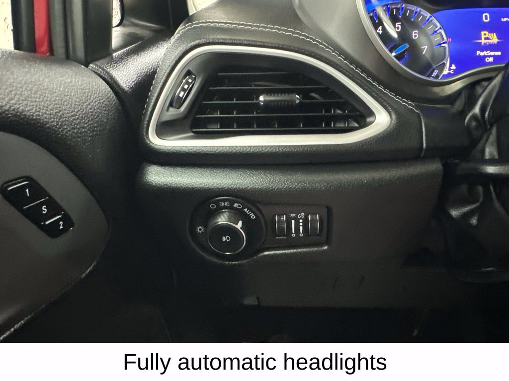 Used 2025 Chrysler Pacifica Select FWD image 40