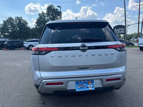 Used 2025 Nissan Pathfinder SL AWD/4WD image 4