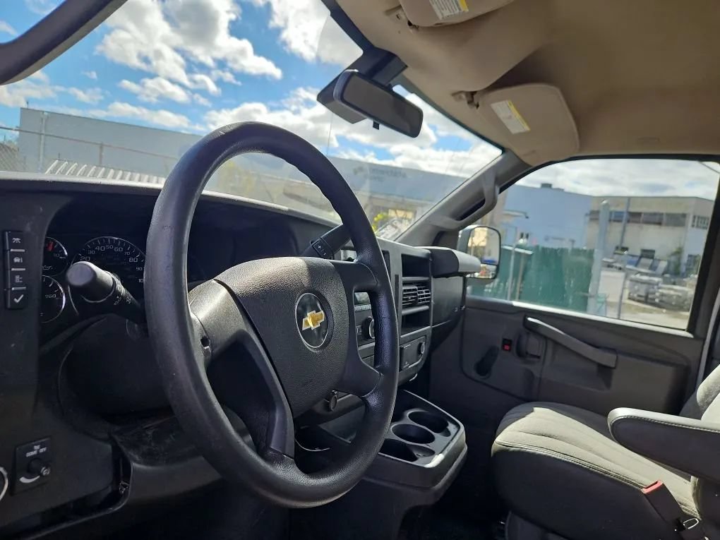 Used 2020 Chevrolet Express 3500 RWD image 12