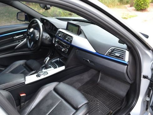 Used 2018 BMW 340i xDrive Sedan w/ Premium Package AWD/4WD image 27