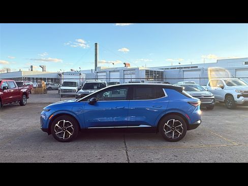 New 2025 Chevrolet Equinox EV LT image 3