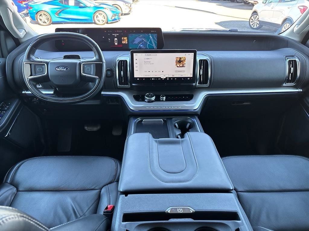 Used 2025 Ford Expedition Max Platinum AWD/4WD image 4