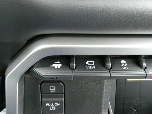 Used 2022 Toyota Tundra Platinum w/ Advanced Package image 33