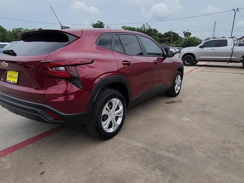 Certified 2025 Chevrolet Trax LS FWD image 8