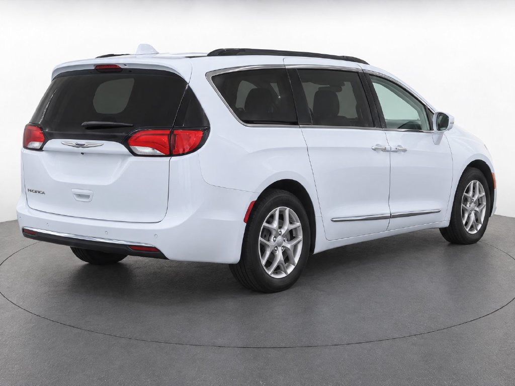 Used 2019 Chrysler Pacifica Touring-L Plus w/ Tire & Wheel Group FWD image 6