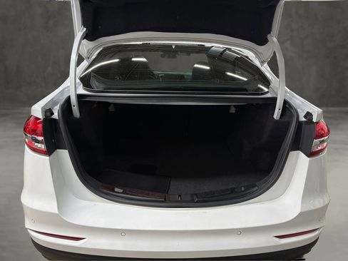 Used 2020 Ford Fusion SE image 10