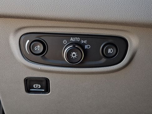 Used 2024 GMC Terrain SLT FWD image 25