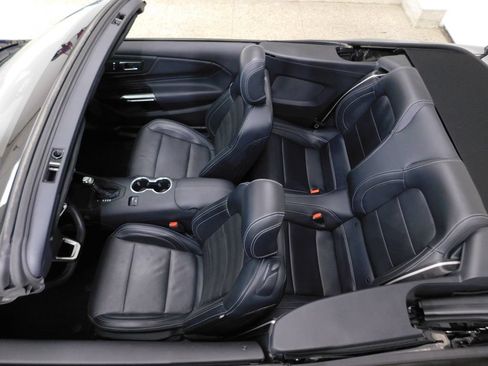 Used 2025 Ford Mustang GT Premium RWD image 34