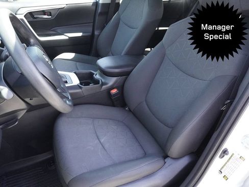 Used 2024 Toyota RAV4 XLE AWD/4WD image 20