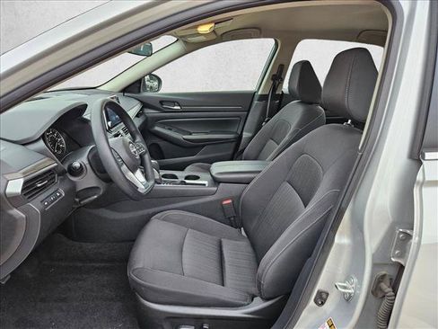 Used 2025 Nissan Altima 2.5 SV FWD image 13