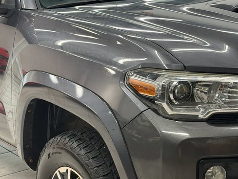Used 2020 Toyota Tacoma TRD Sport AWD/4WD image 6