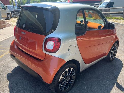 Used 2016 smart fortwo passion RWD image 6
