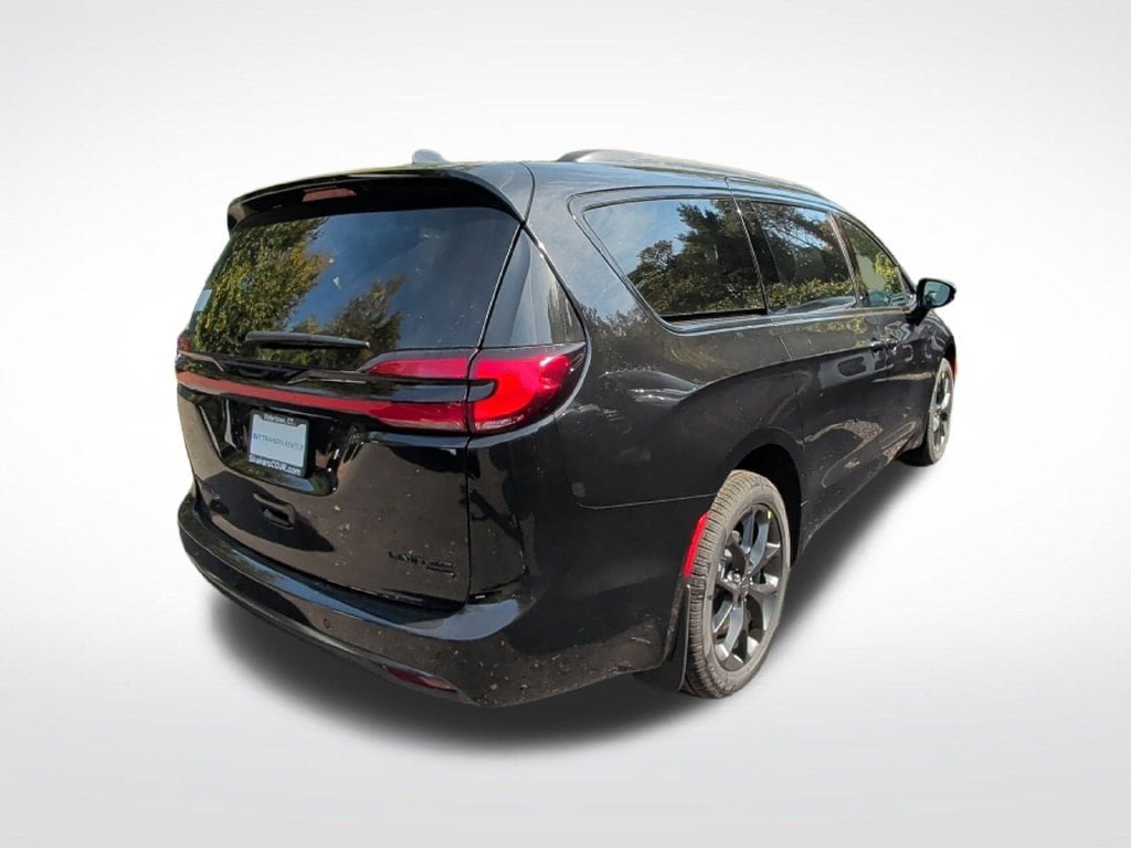 New 2027 Chrysler Pacifica Limited AWD/4WD image 5