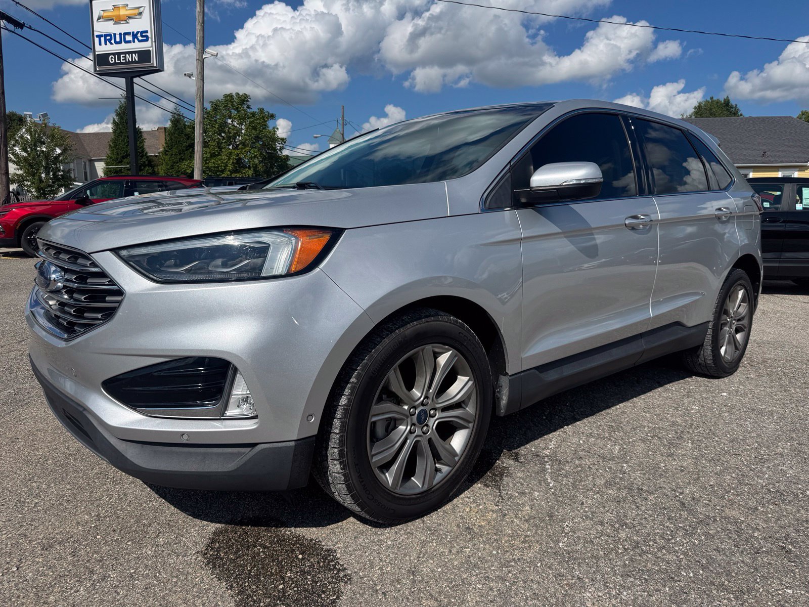 Used 2019 Ford Edge Titanium w/ Equipment Group 301A FWD image 2