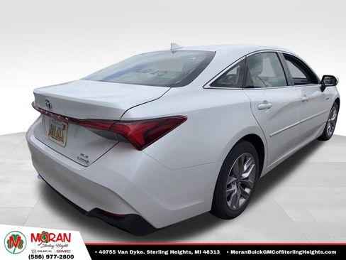 Used 2021 Toyota Avalon XLE FWD image 3