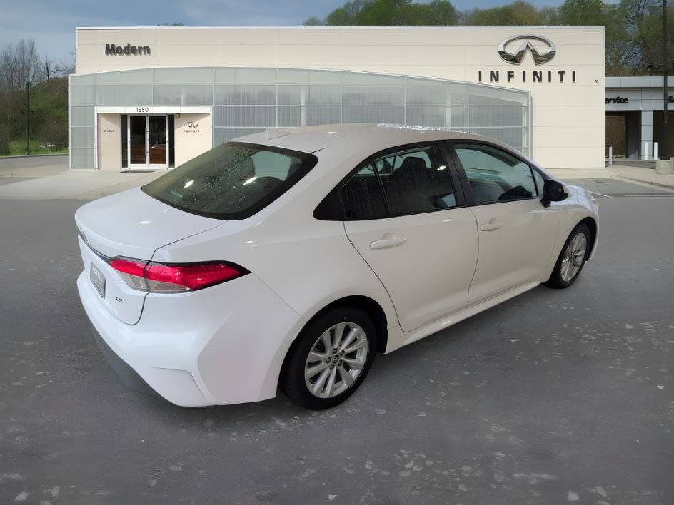 Used 2023 Toyota Corolla LE w/ LE Convenience Package FWD image 4