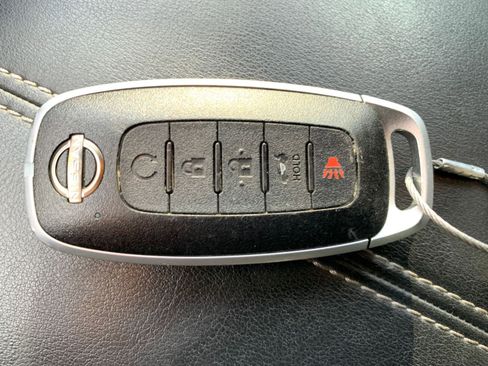 Used 2025 Nissan Pathfinder SV image 23