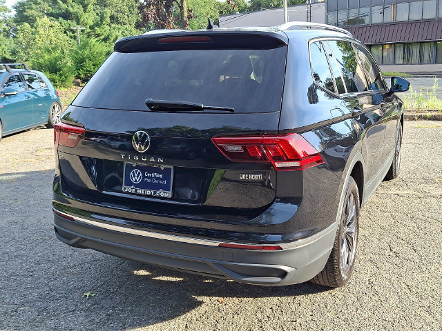 Certified 2023 Volkswagen Tiguan SE FWD image 10