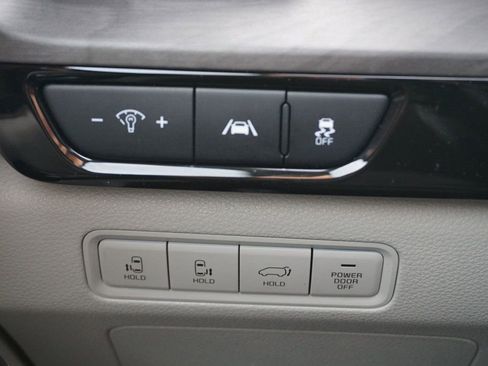 Used 2022 Kia Carnival EX image 29