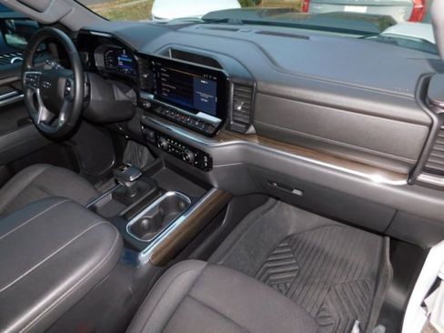 Used 2024 Chevrolet Silverado 1500 LT Trail Boss w/ Protection Package AWD/4WD image 15