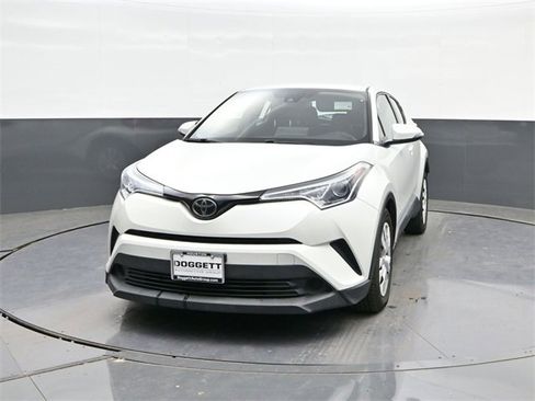 Used 2019 Toyota C-HR XLE image 26