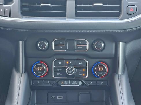 Used 2021 Chevrolet Tahoe LT w/ LT Signature Package AWD/4WD image 13