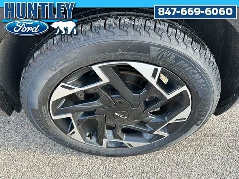 Used 2025 Kia Sportage SX image 8