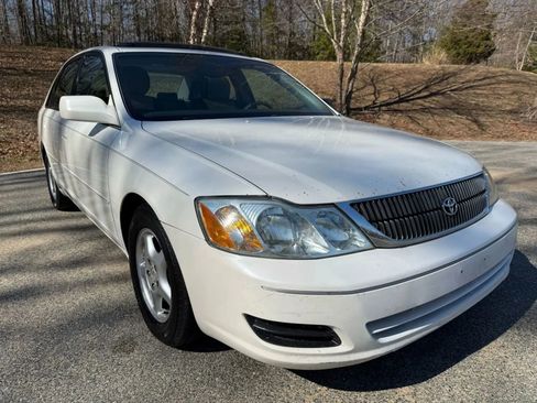 Used 2001 Toyota Avalon XL image 3