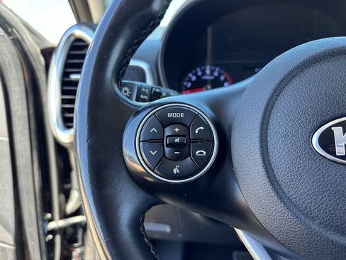 Used 2020 Kia Soul GT-Line FWD image 26