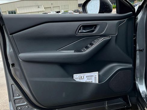 Used 2025 Nissan Rogue S FWD image 16
