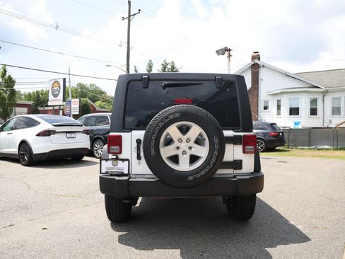 Used 2018 Jeep Wrangler Unlimited Sport S AWD/4WD image 7