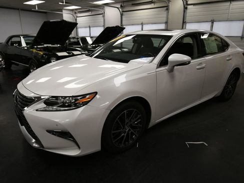 Used 2016 Lexus ES 350 image 3