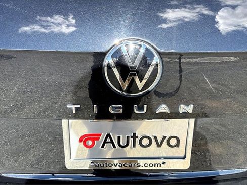 Used 2023 Volkswagen Tiguan SE R-Line image 32
