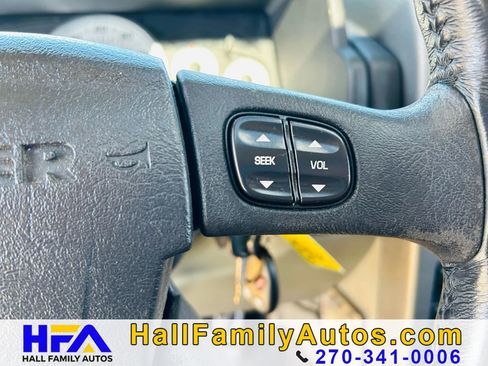 Used 2003 HUMMER H2 w/ Preferred Equipment Group image 29