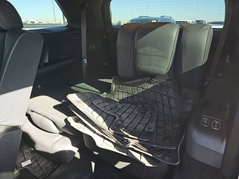 Used 2025 Mercedes-Benz GLS 450 4MATIC image 8