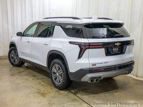 Used 2025 Chevrolet Traverse LT AWD/4WD image 9