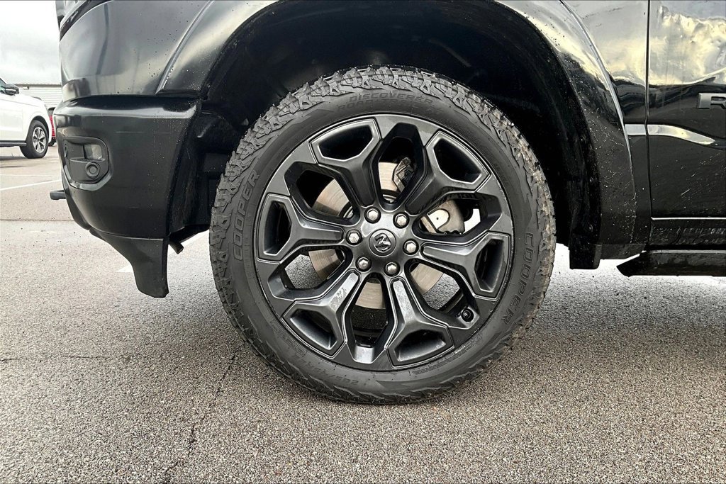 Used 2020 RAM 1500 Limited w/ Black Appearance Package AWD/4WD image 8