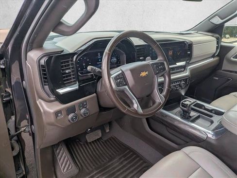 Used 2022 Chevrolet Silverado 1500 LTZ w/ LTZ Convenience Package II RWD image 9