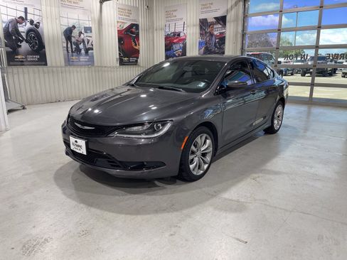Used 2016 Chrysler 200 S w/ Comfort Group FWD image 4