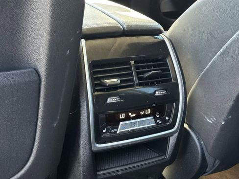 Used 2022 BMW X7 xDrive40i w/ Premium Package image 36