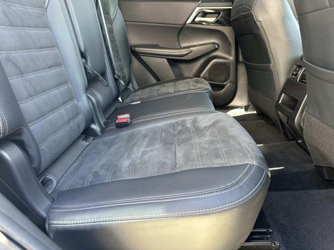 Used 2024 Mitsubishi Outlander FWD image 15