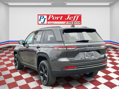 Used 2023 Jeep Grand Cherokee Altitude image 5