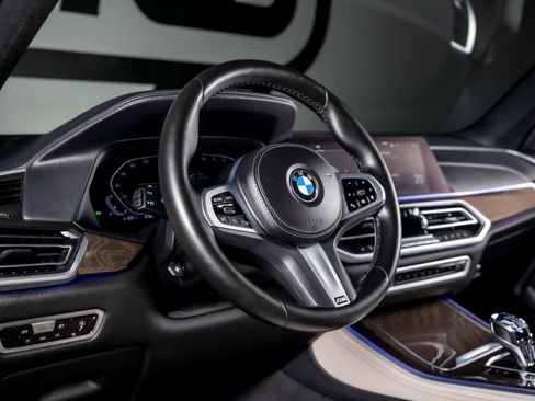 Used 2022 BMW X5 xDrive40i w/ M Sport Package AWD/4WD image 21