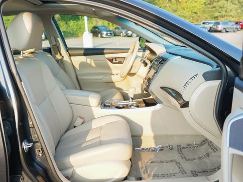 Used 2014 Nissan Altima 2.5 SL w/ Technology Package FWD image 11